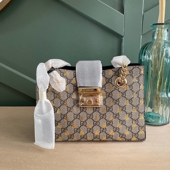 Gucci Handbags - NEW Gucci Small Padlock GG Supreme Bee Padlock Tote Bag
